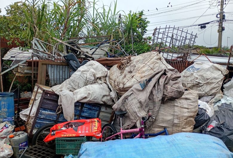 Operação fiscaliza ferros-velhos e depósitos de recicláveis em Ibaté