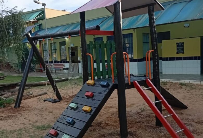 Prefeitura de Ibaté inicia reforma dos parquinhos nas escolas da rede municipal