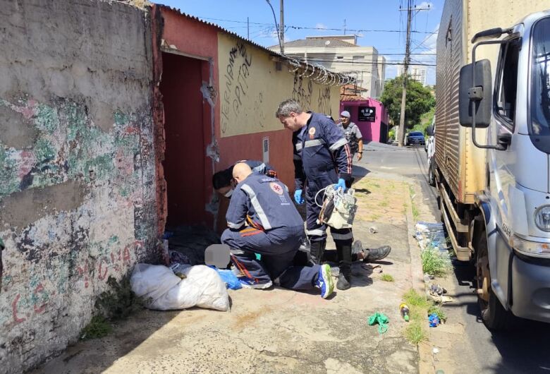 Identificado homem encontrado morto em calçada na Vila Costa do Sol