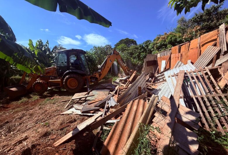 Prefeitura retira barracos no entorno do Parque do Pardinho