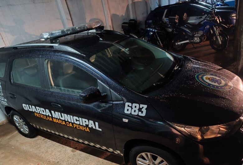 Homem é preso por descumprir medida protetiva e ameaçar ex-companheira em São Carlos