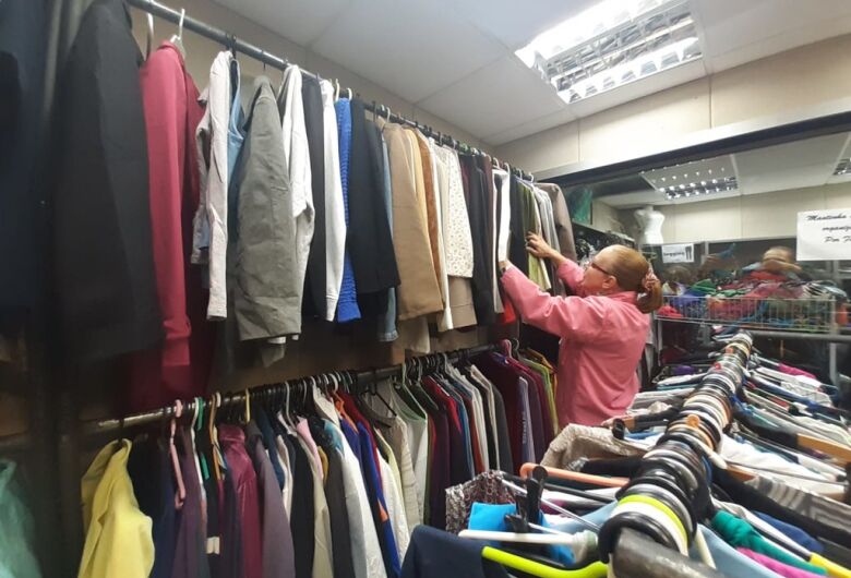 Igreja realiza bazar com peças a partir de R$ 0,50 no Jacobucci