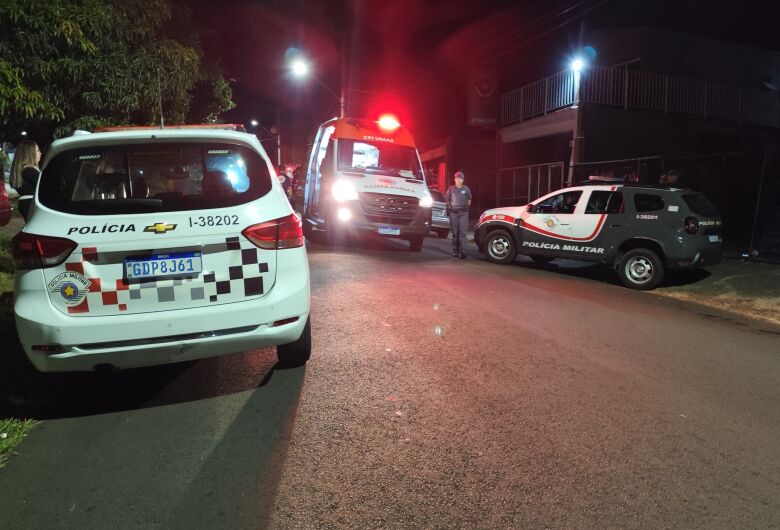 VÃtima de esfaqueamento no tórax é socorrida em estado grave em São Carlos