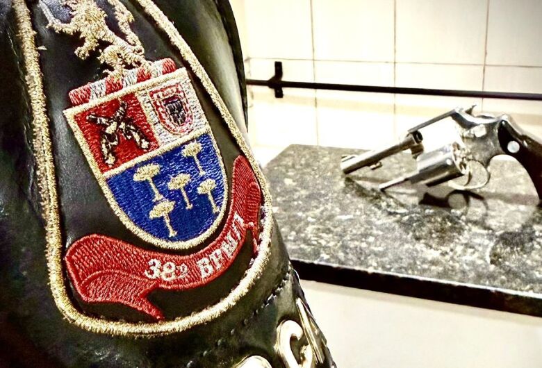Força Tática prende homem por posse irregular de arma no Jardim Belvedere