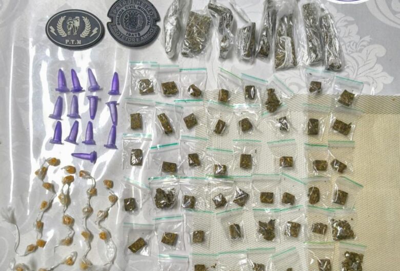 Guarda localiza drogas escondidas em área de mata no bairro Antônio Moreira