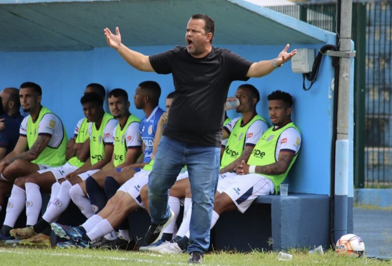 "Não fomos competentes o suficiente para matar o jogo", lamenta Rafael Andrade após empate
