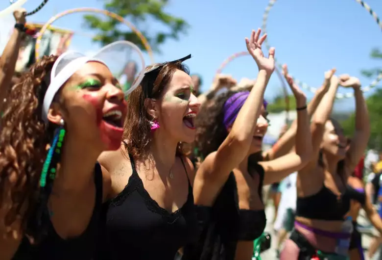 Estado de SP concentra 51% de mulheres na população