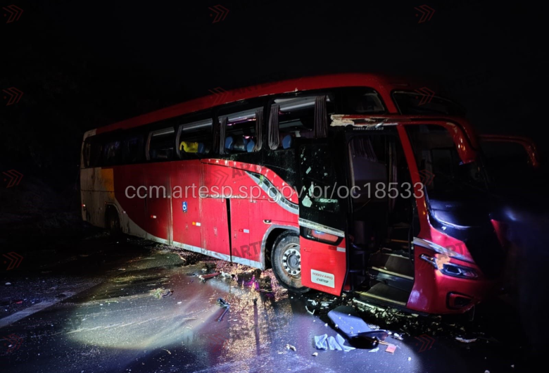 Tombamento de ônibus seguido de colisão  deixa um morto e vários feridos na Washington Luís 