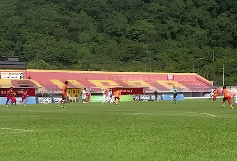 Grêmio São-Carlense sai na frente, mas leva virada do Jabaquara