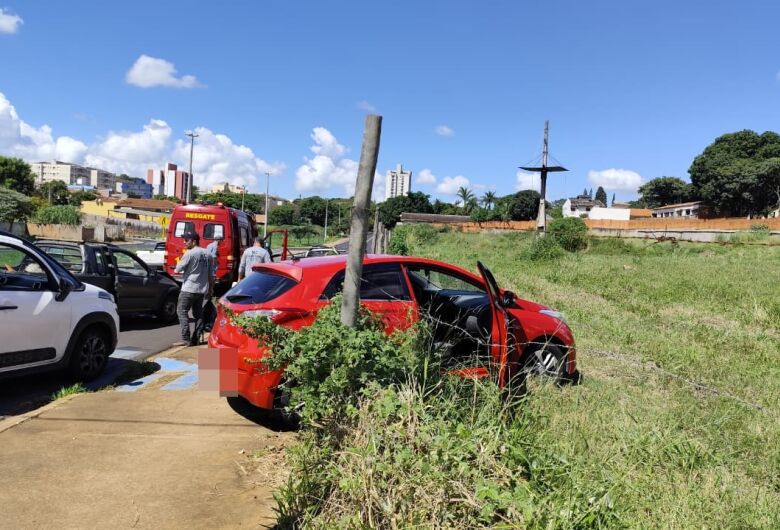 Colisão entre veículos deixa dois feridos na Trabalhador São Carlense