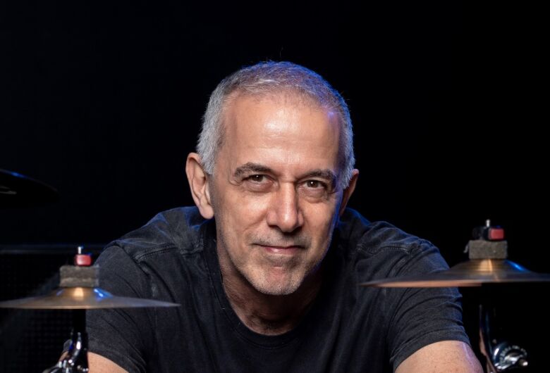 Baterista João Barone lança livro sobre a história dos Paralamas em São Carlos