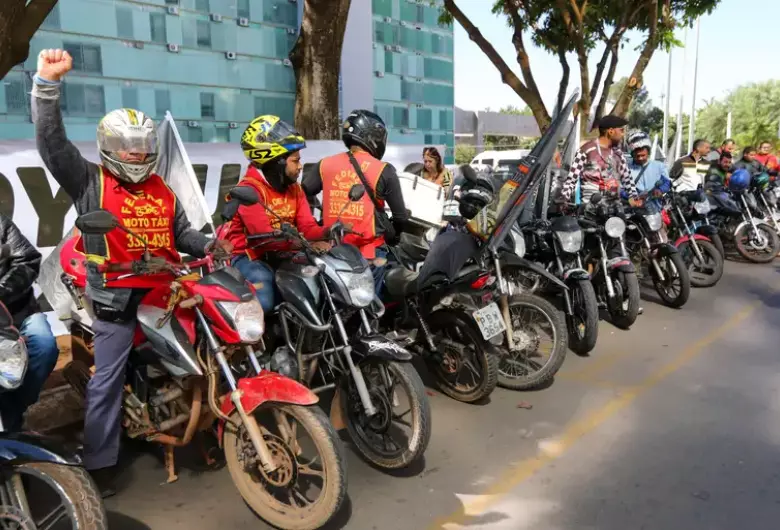 Câmara aprova revogação da Lei dos Motofretistas