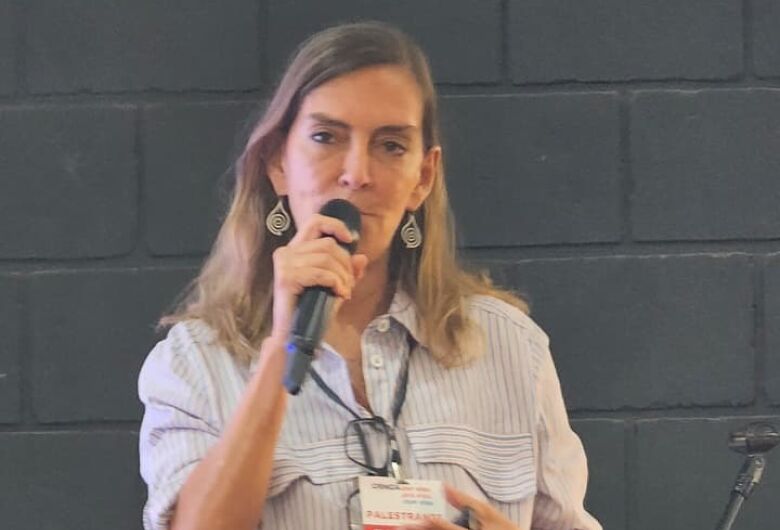 Pesquisadora que criou molécula para reconectar neurônios recebe homenagem em São Carlos