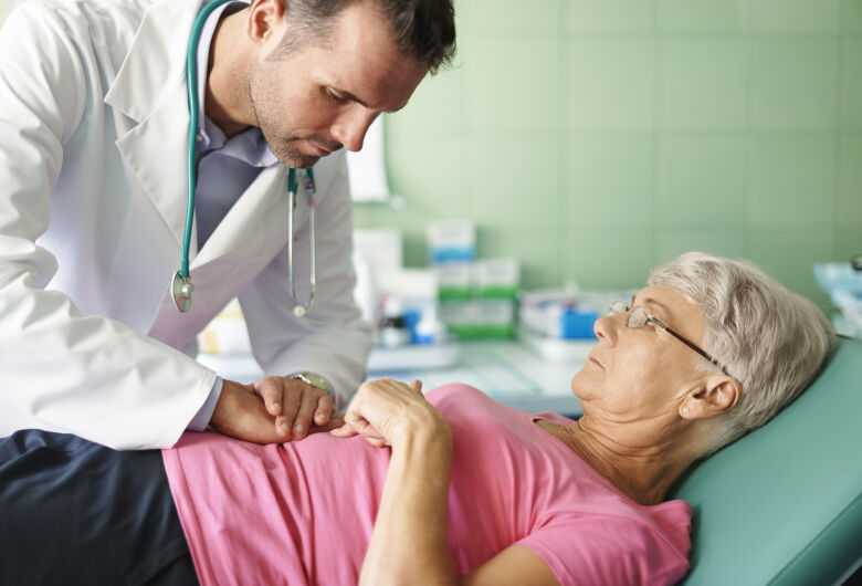 Sangue nas fezes, anemia e mudança intestinal: os sinais que podem indicar câncer colorretal