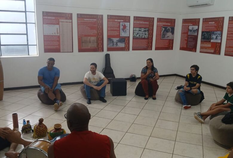 Centro Afro oferece oficina gratuita de percussão às sextas-feiras em São Carlos