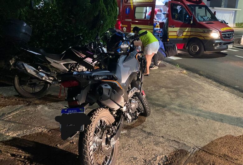 Motociclista cai e fica ferido após tentar desviar de pedestre no Cidade Jardim