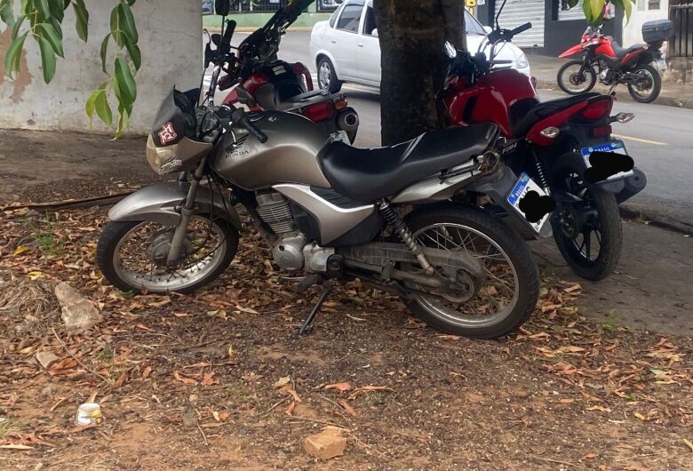 Motociclista fica ferido após colisão traseira com carro na Vila Nery