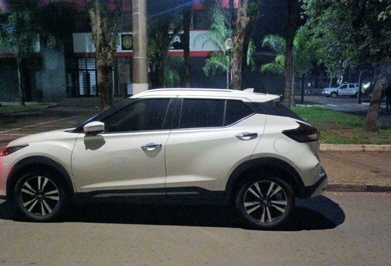 Mulher é detida pela PM com carro roubado em residência no Bela Vista São-Carlense