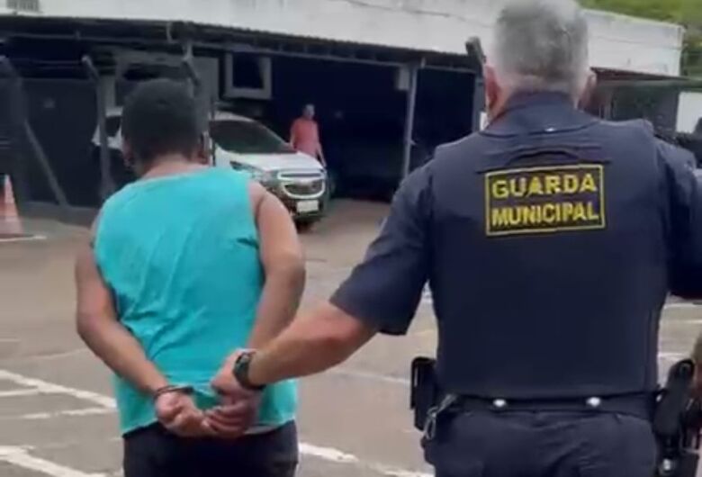 Jovem procurado por roubo é preso pela GCM em unidade de saúde no Jardim Zavaglia