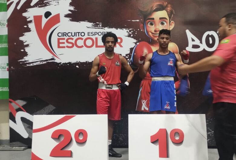 Atleta de São Carlos conquista ouro no Circuito Escolar de Boxe em Embu das Artes
