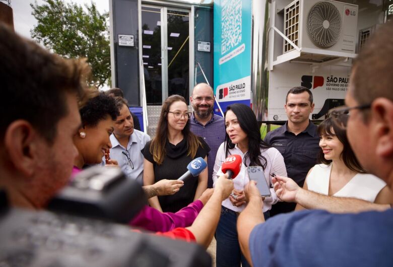 Primeira-dama do Estado visita São Carlos e acompanha curso gratuito de banho e tosa do programa Caminho da Capacitação