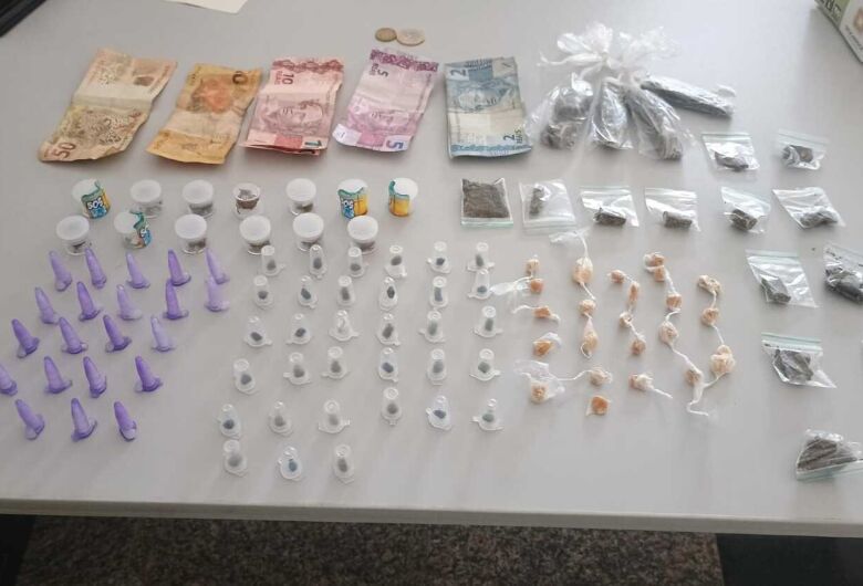 Drogas são apreendidas próximas à Praça Aparecidinha, em Ibaté