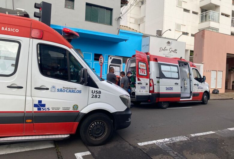 Pedestre e motociclista ficam feridos após acidente na região central