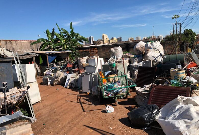 Operação interdita depósitos de sucata sem alvará em São Carlos