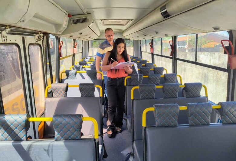 CACS-FUNDEB realiza vistoria em veículos do transporte escolar em Ibaté