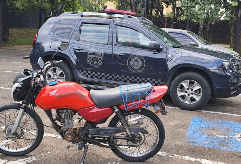 Menor é detido com motocicleta produto de furto no bairro Aracy II