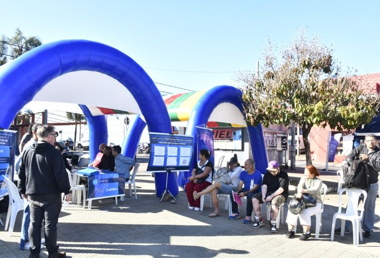 Projeto Cidadania Itinerante leva serviços gratuitos à Praça do Mercado Municipal