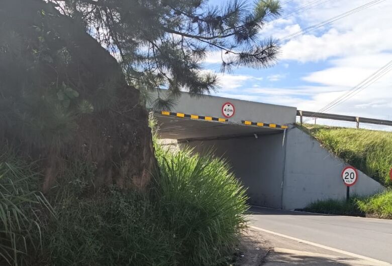 Morador cobra melhorias em segurança no pontilhão de acesso ao Jardim Tangará