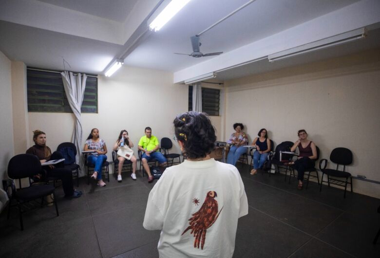 Prefeitura oferece vagas remanescentes em oficinas culturais no CEMAC e no CEU das Artes