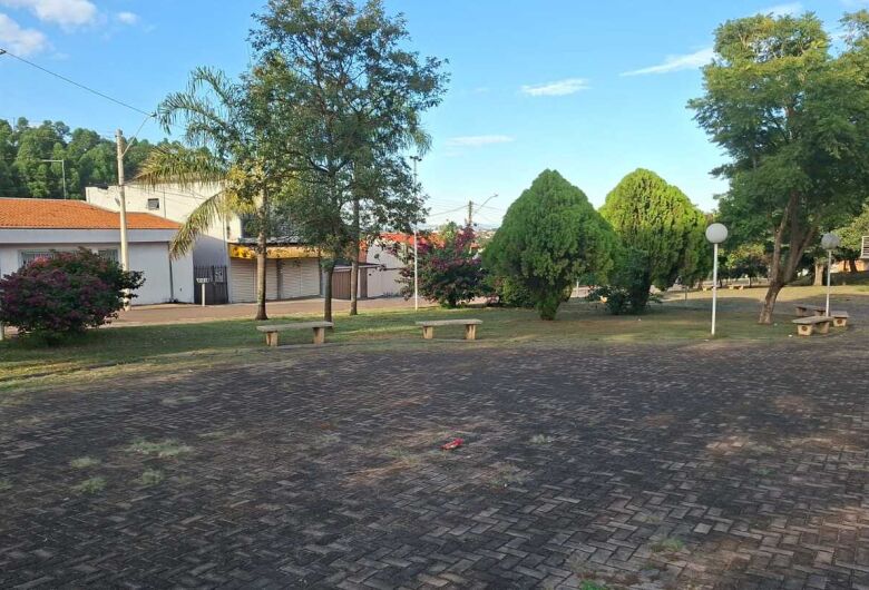 Prefeitura realiza manutenção e revitalização da Praça do Jardim Mariana