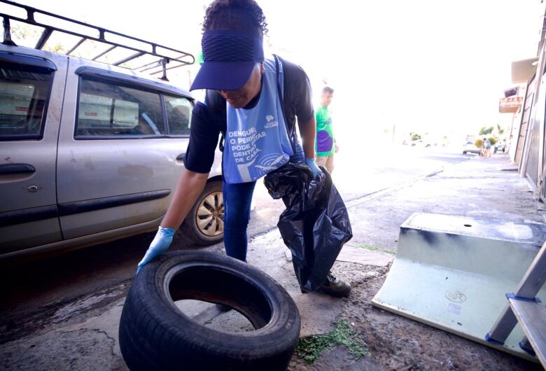 Mutirão contra a dengue vistoria mais de 1,6 mil imóveis no São Carlos VIII