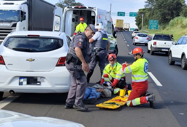 Motociclista é arrastado por mais de 150 metros na Rodovia Washington Luís e fica gravemente ferido