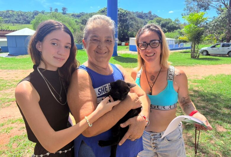 13 animais são adotados durante feira promovida pelo Canil Municipal 