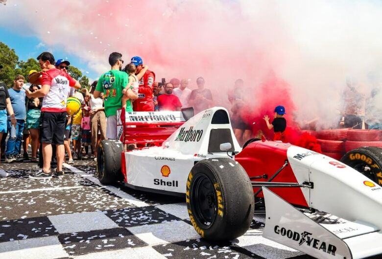 Kartódromo de cidade da região reabre com exposição de carro histórico de Ayrton Senna no feriado