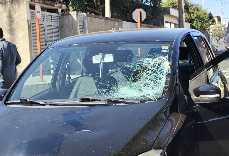 Colisão entre carro e bicicleta deixa jovem de 15 anos ferido em São Carlos