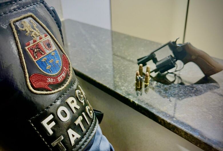 Força Tática apreende arma de fogo e prende suspeito em Ibaté