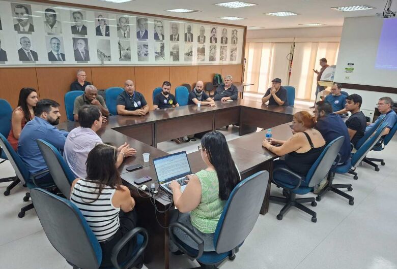 Em reunião com Sindspam e grevistas, Prefeitura reitera proposta inicial de reajuste e benefícios