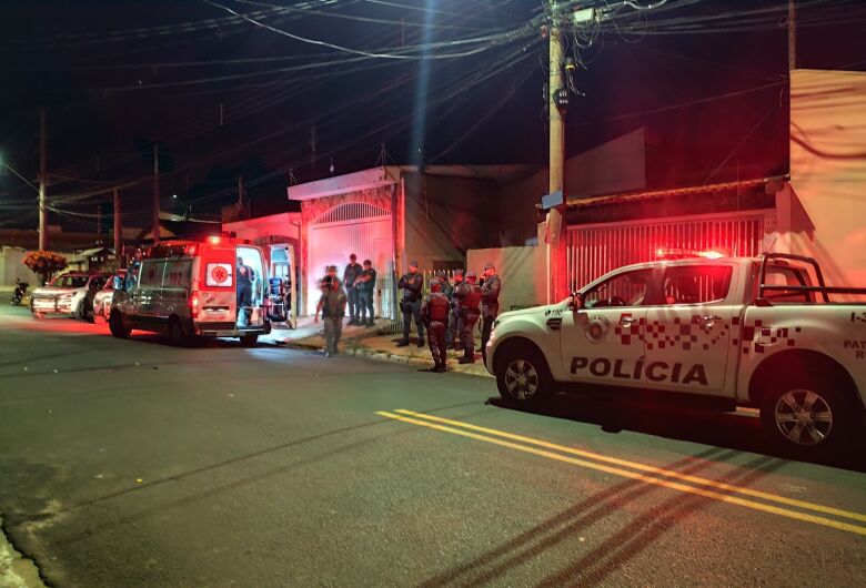 Três pessoas ficam feridas após briga com faca no Jardim Hikare