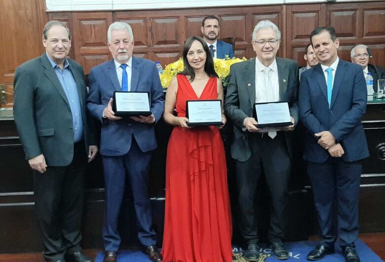 AEASC empossa diretoria e homenageia profissionais da engenharia