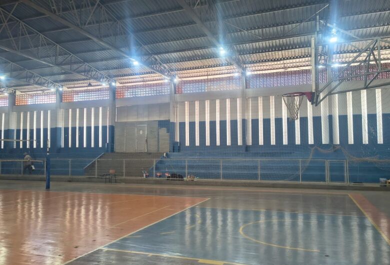 Ginásio do Santa Felícia recebe nova pintura após ocorrência em jogos universitários 