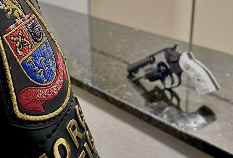 Homem é preso por posse irregular de arma de fogo