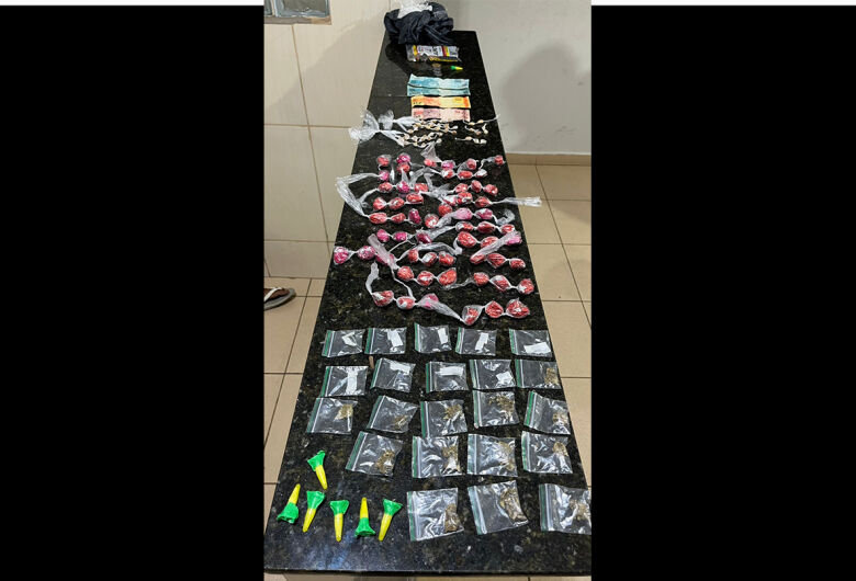 Adolescente é apreendido por tráfico e comprador é detido no Antenor Garcia