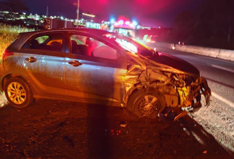 Colisão entre dois carros é registrada na Washington Luís