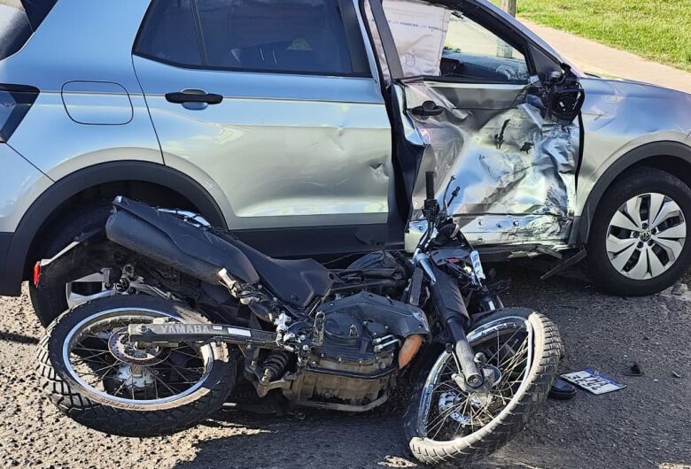 Motociclista sofre traumatismo craniano após colisão na Washington Luís, em São Carlos