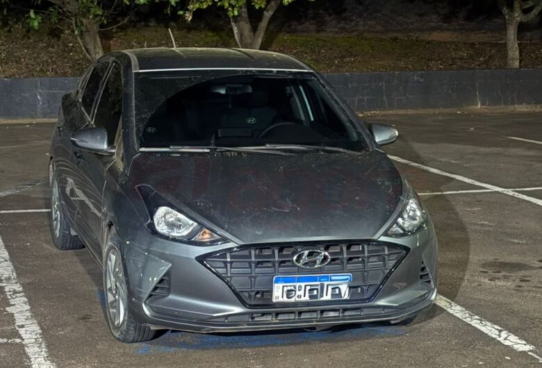 Motorista de aplicativo é assaltado e tem carro roubado; veículo é recuperado com dois adolescentes em Ibaté