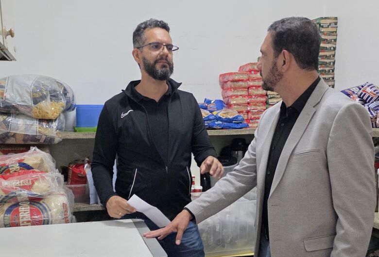 Jùlio Cesar visita escolas e ouve demandas da educação